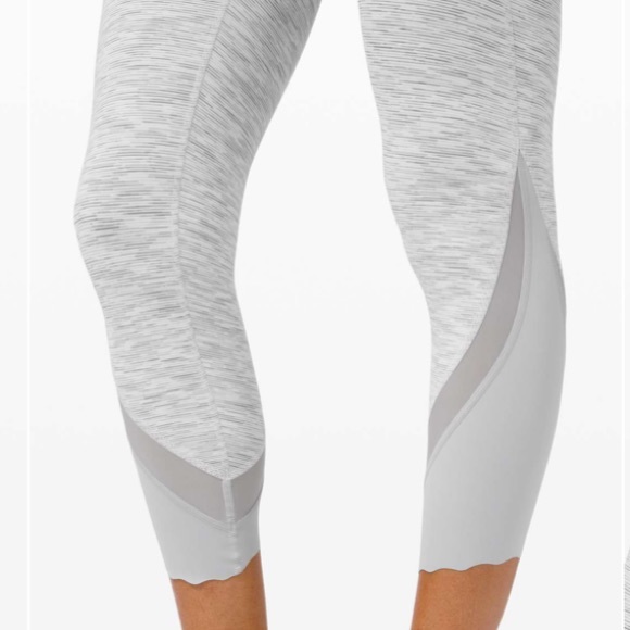 🔥 Lululemon Wunder Under 23” White Motif Size 4 or 6 - Picture 5 of 14